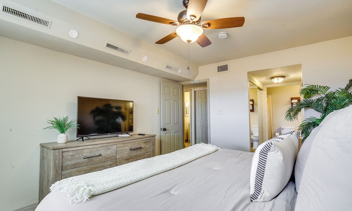 Yuma Apartment | Centrally Located Yuma Retreat w/Fenced Patio