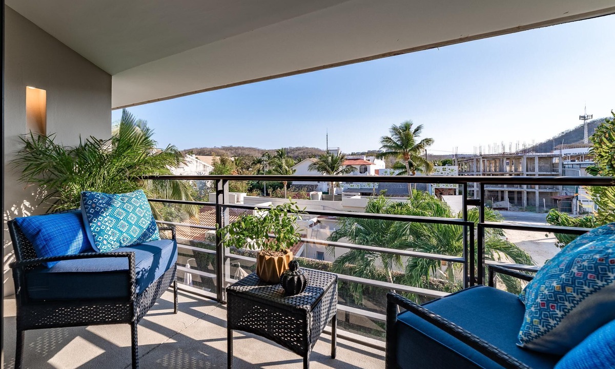 R Condo | Mixie 307