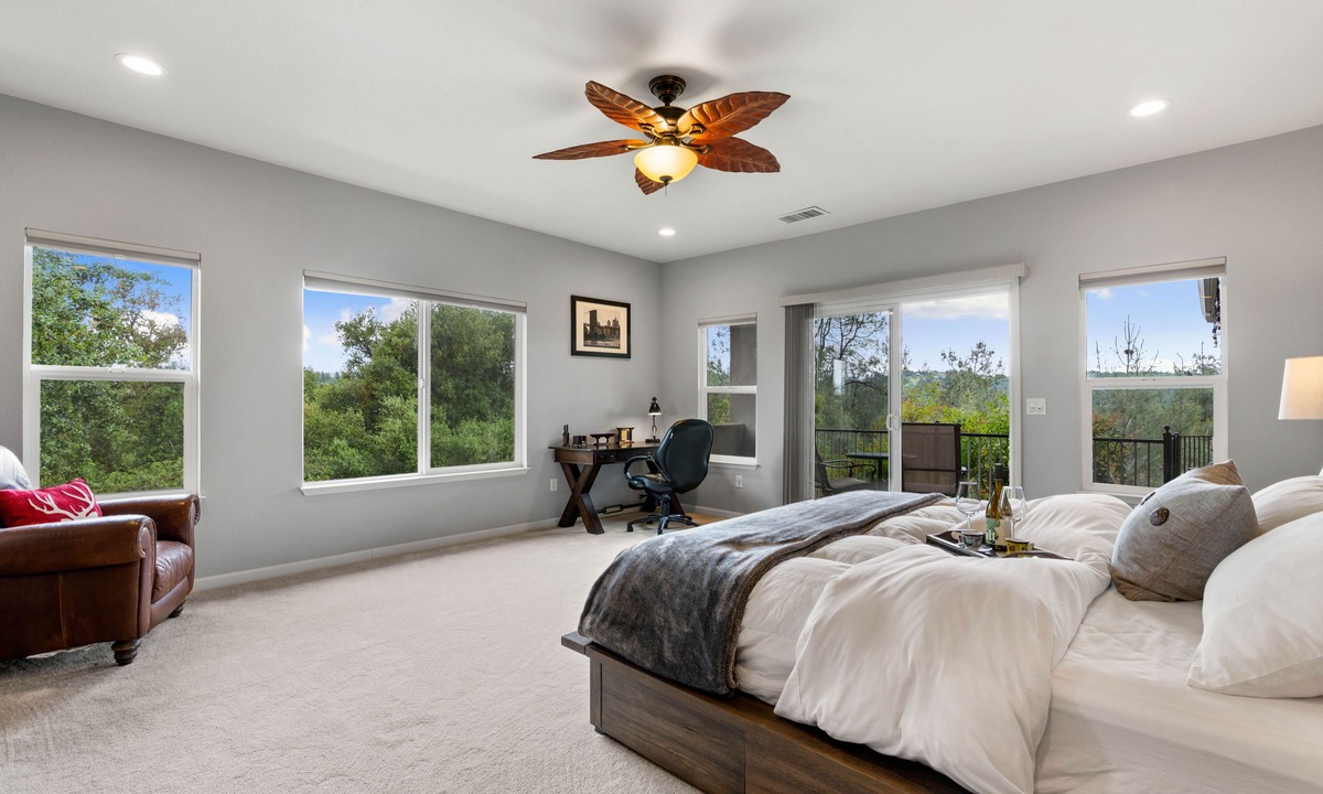 Auburn House | 🏡Enjoy Gorgeous Views🌲 in Most Prestigious Gated Community 🪫FREE Tesla charging🔋