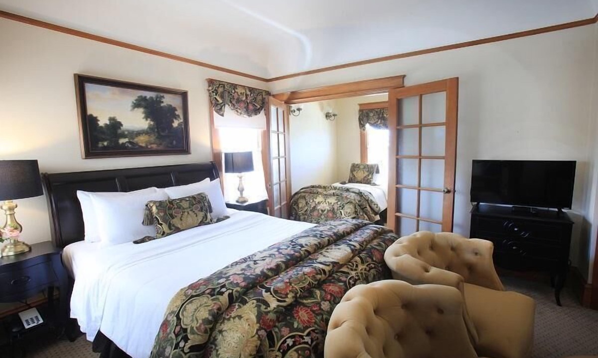 Pacific Grove Bed & Breakfast | The Charles Pacific Grove - Artfully Designed Inclusive Inn