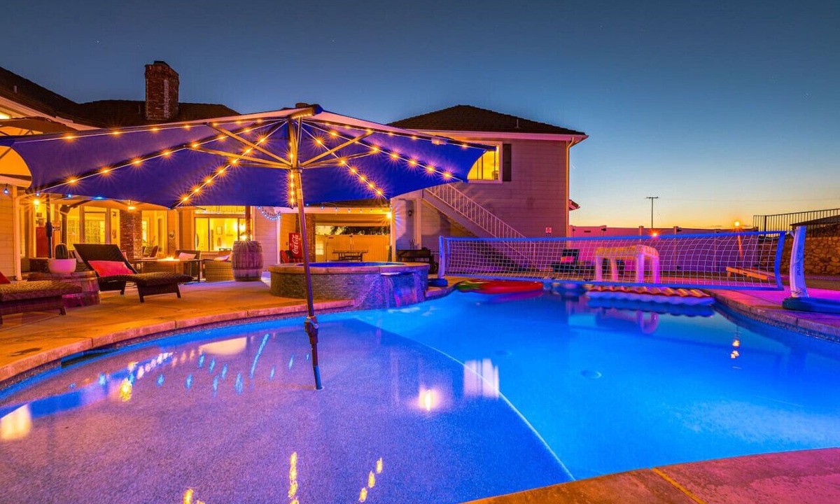Winchester House | Retro Ranch-10bd-Pool-Hot Tub-Games-Pickleball