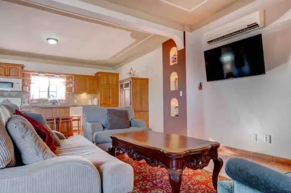 Primera Seccion Villa | Casa Del Mar: A/C, Pool, WiFi, 4 Mins to Malecón