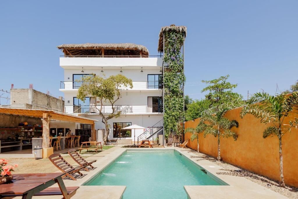 Los Tamarindos Hostel | Surfnest Hostel