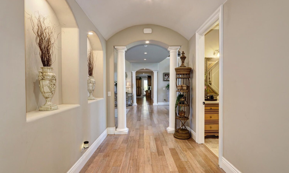 Loomis Villa | Gorgeous Villa In Upscale Neighborhood