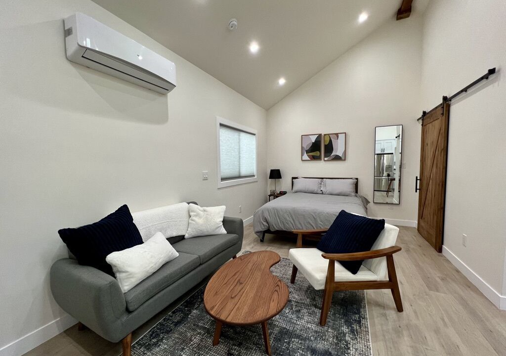 Los Angeles Apartment | Modern Studio minutes to downtown LA