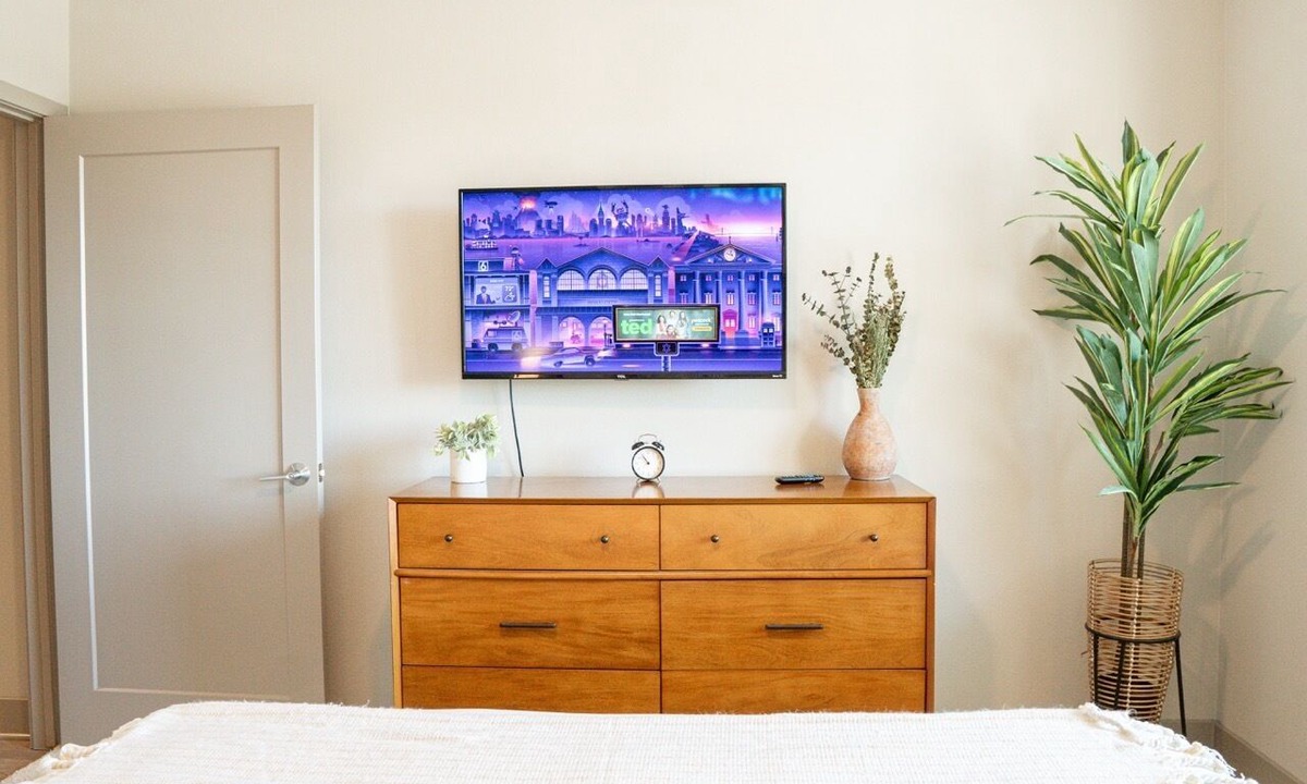 Fullerton Apartment | Resort-Style Condo 3 Miles to Disney