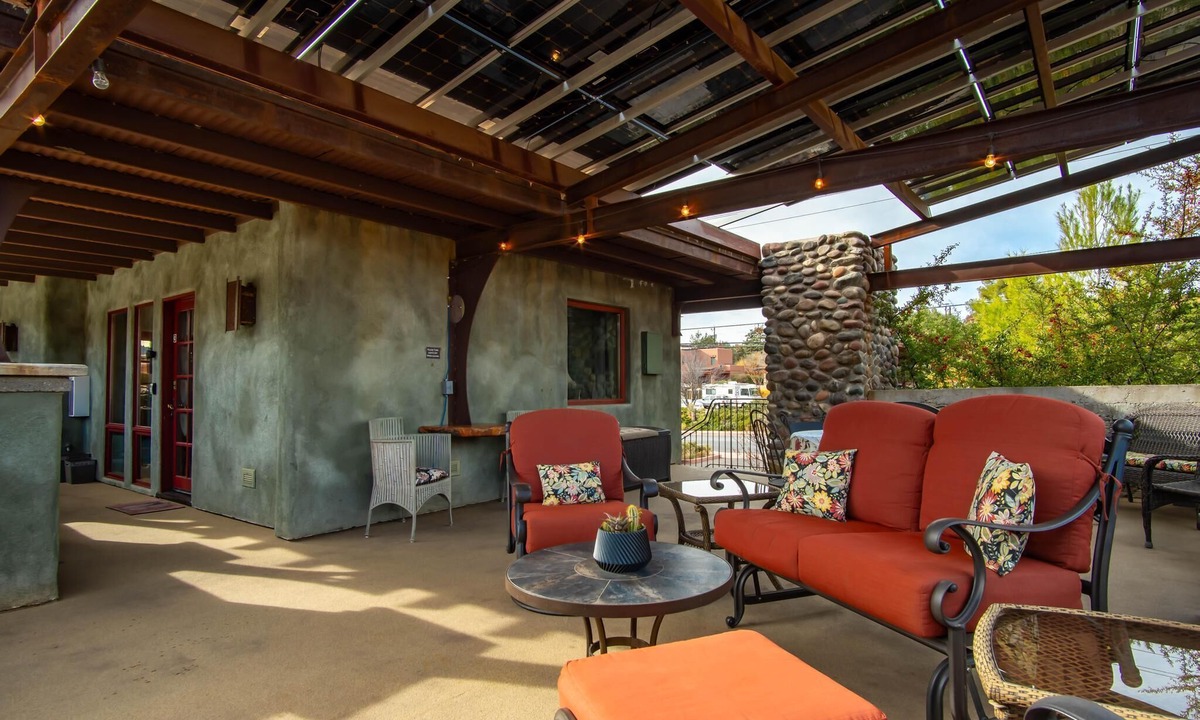 Uptown Sedona Hotel | Walk a Block to Uptown to the main shops, tours, restaurants.