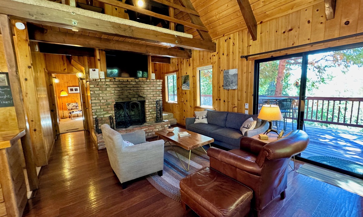 Idyllwild Cabin | Get a Peaceful, Easy Feeling at Naughty Pines/Read Our Reviews!