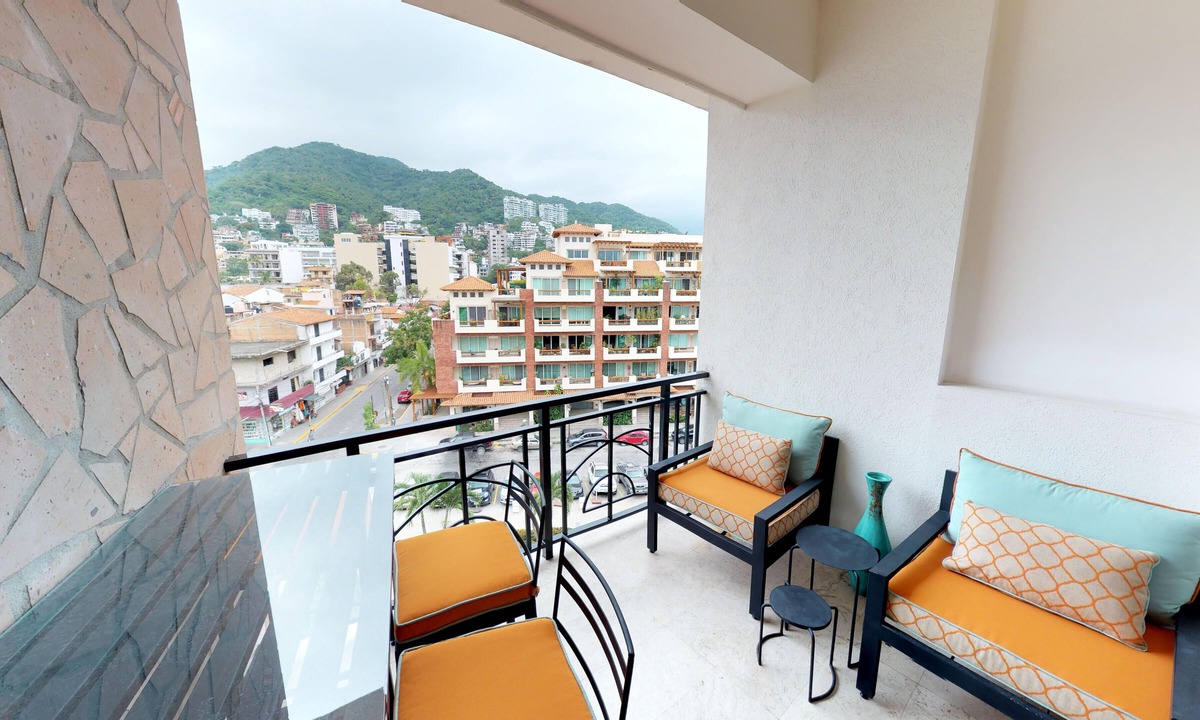 Emiliano Zapata Condo | Penthouse in Rivera Molino One Block from the Beach 3BD Penthouse for rent in Ol