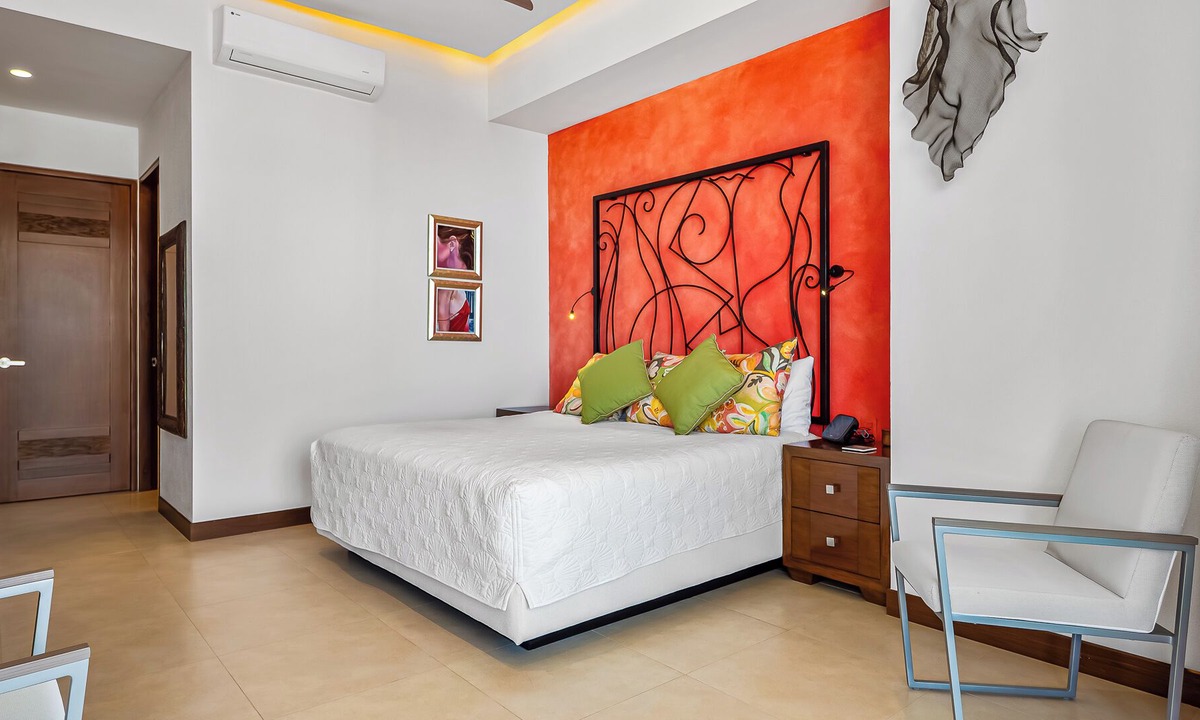 Emiliano Zapata Condo | Luxurious 2800 sq ft 3 bed/3 bath view condo in Puerto Vallarta, gym + parking!