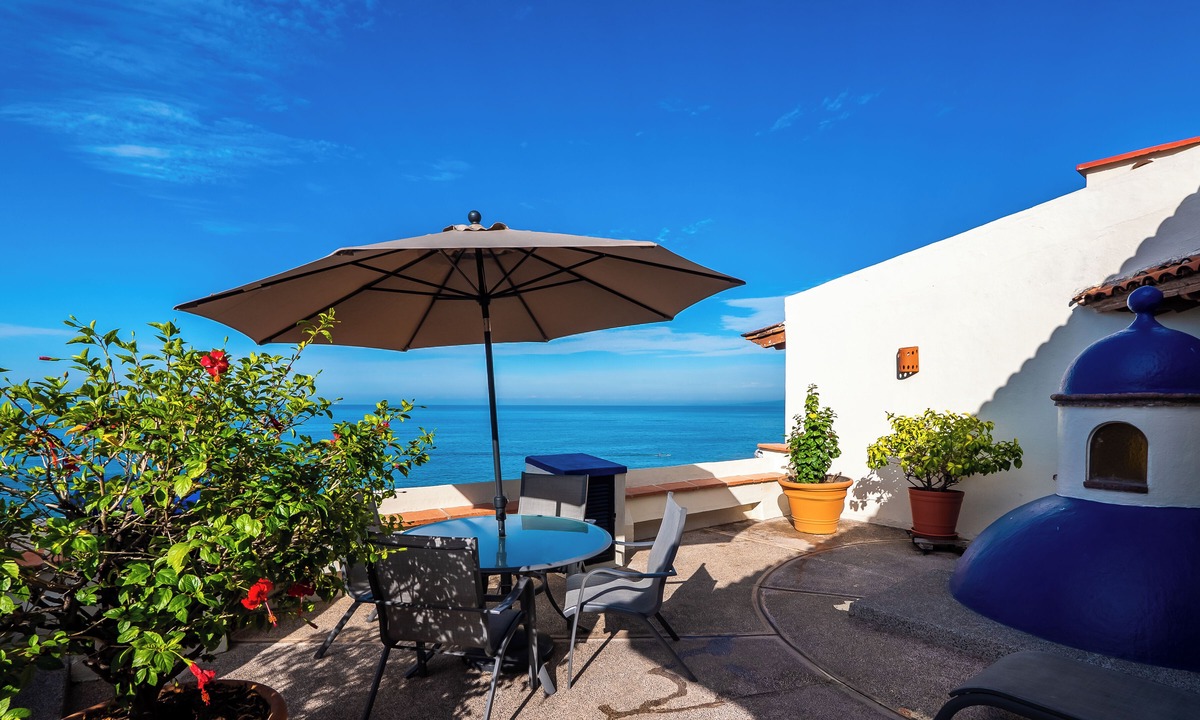 Romantic Zone Condo | SUMMER PROMO! 6th Floor Oceanfront Condo on the Beach in Zona Romantica.