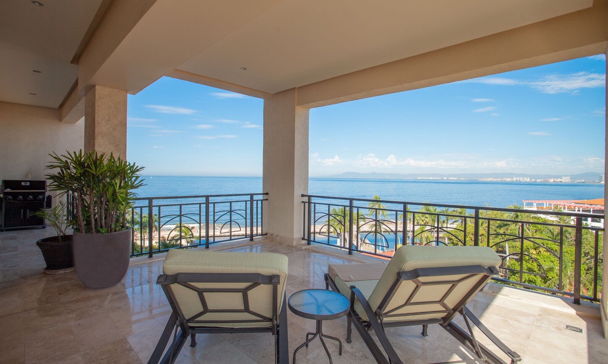 Emiliano Zapata Condo | Just renovated! 3BD Ocean View in Molino de Agua 3BD Condo for rent in Los Muert