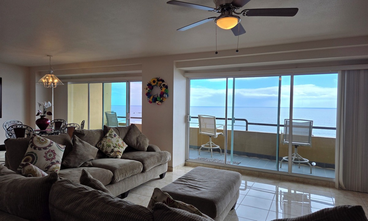 Centro Carretera Condo | Exclusive ocean front centrally located 2-bedroom condo with WiFi in Rosarito