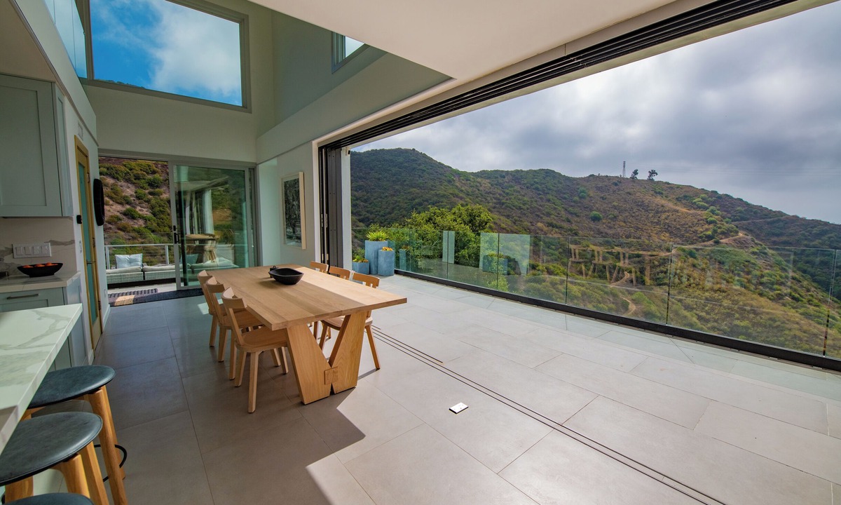 Malibu House | The Malibu Modern Oasis - Oceanview 4 Brdrm Surrounded by Canyon Views