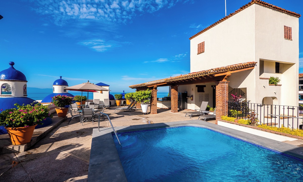 Emiliano Zapata Condo | Penthouse Suite with Wraparound Balcony, Private Jacuzzi on the Beach, Old Town