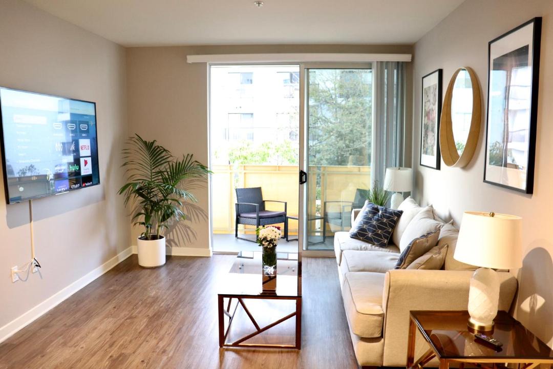 Wilshire Montana Apartment | Heart of Santa Monica Promenade Studio Free Parking