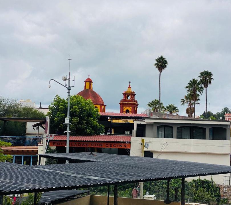 Bernal Apartment | Sol de Peña Apartment with balcony and downtown view