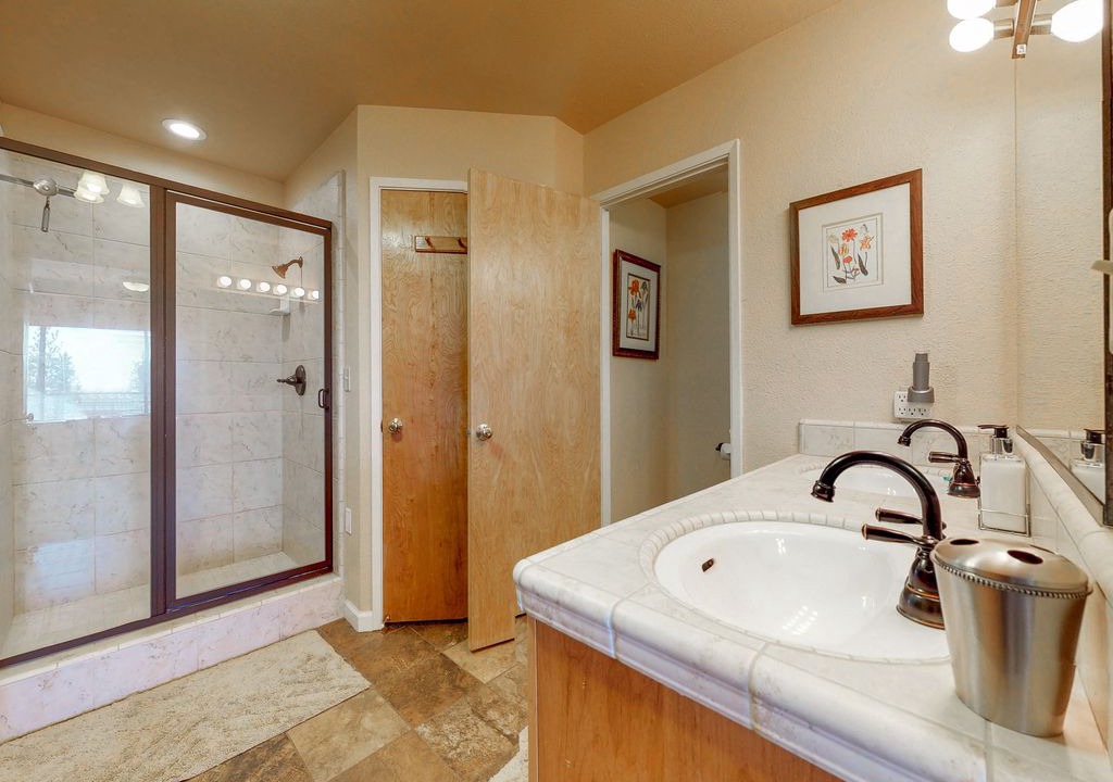 Photo of Bathroom in Lakeshore