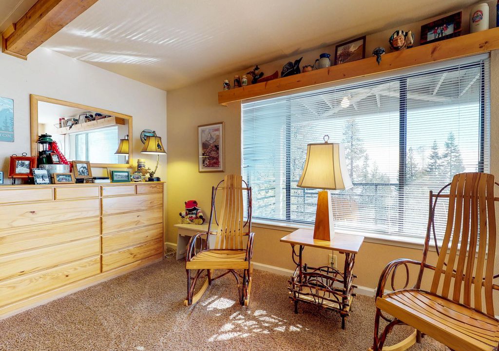 Photo of Livingroom in Lakeshore