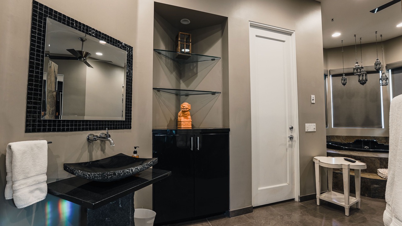 Photo of Bathroom in Racquet Club West