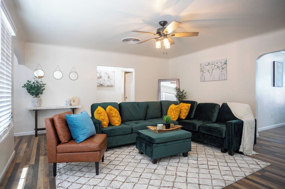 Photo of Livingroom in Yuma Townsite