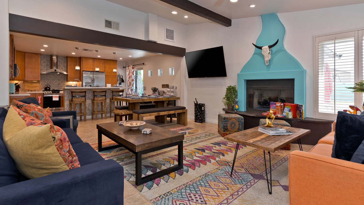 Photo of Livingroom in Racquet Club South