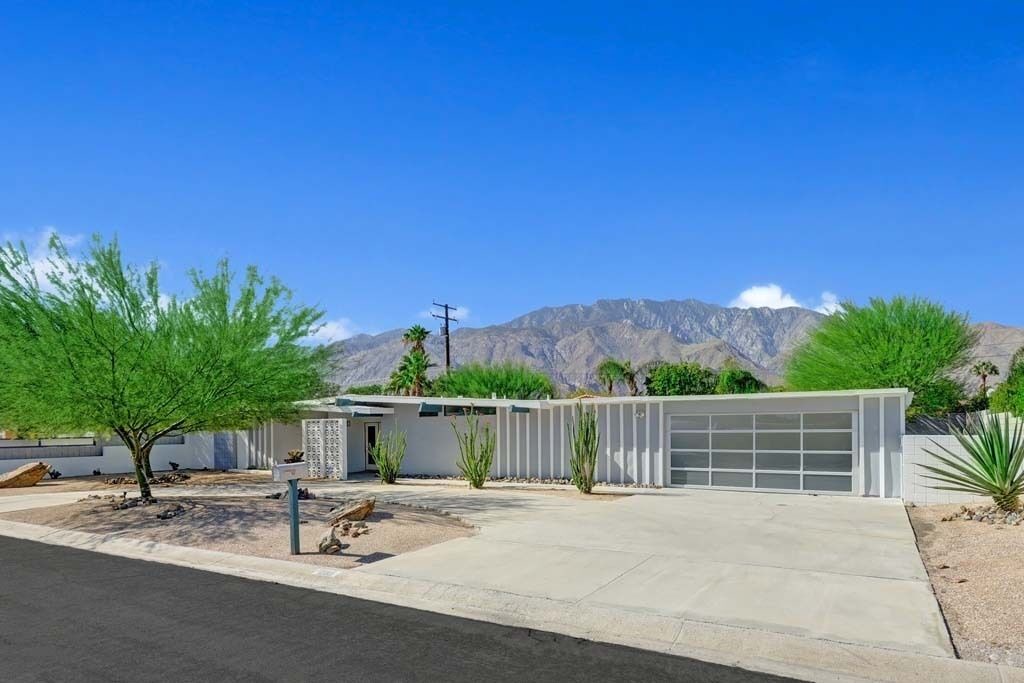 Photo of Outdoor in Racquet Club South