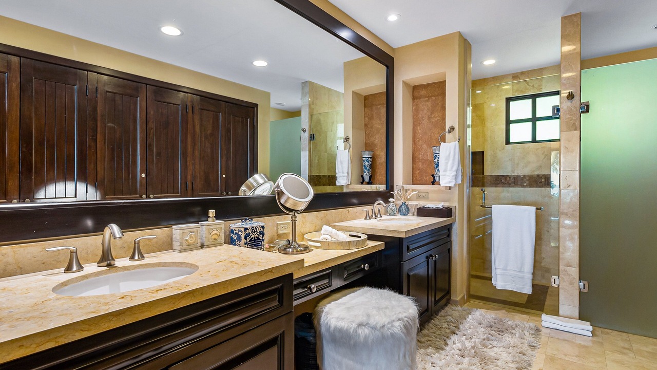 Photo of Bathroom in South Shore Hotel Area