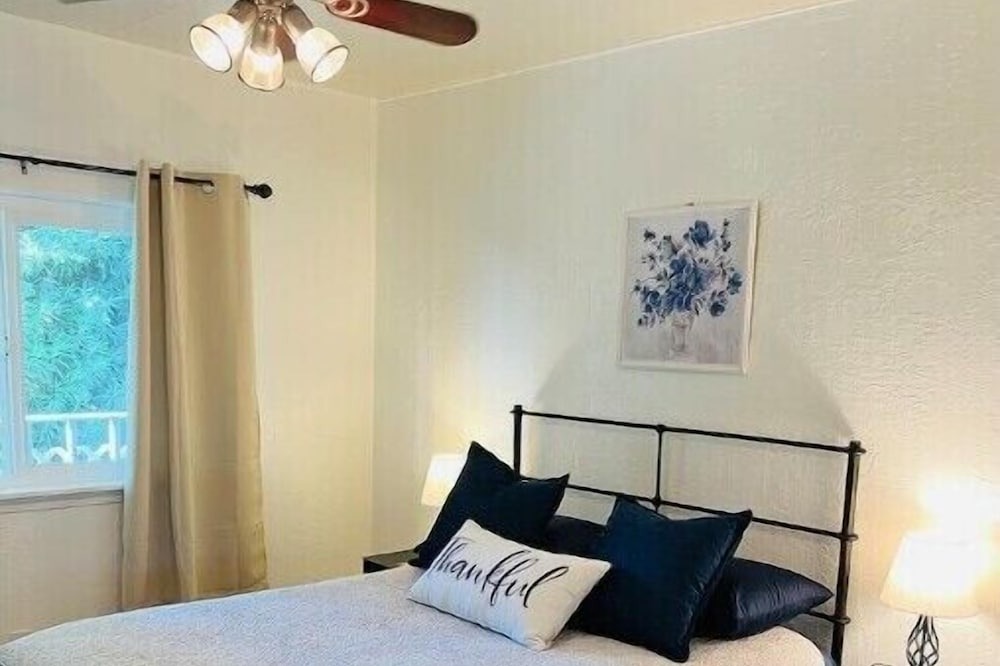Photo of Bedroom in Oroville East