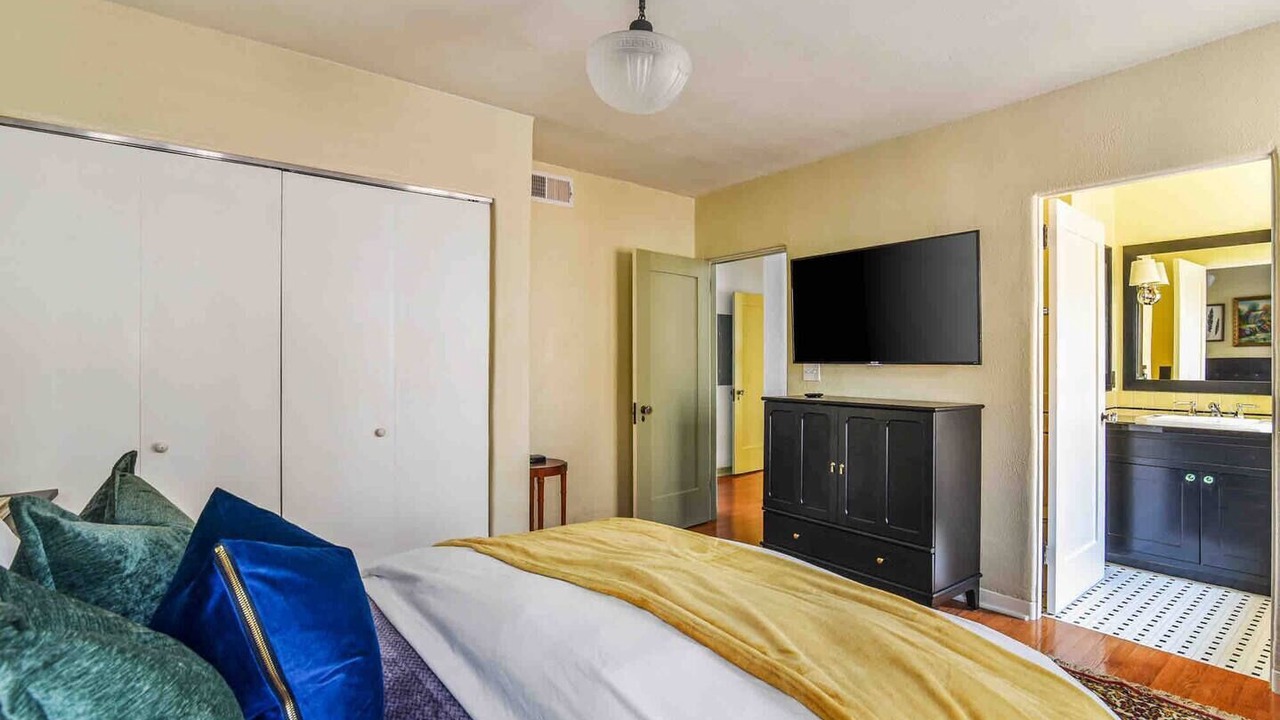 Photo of Bedroom in Beverly Grove