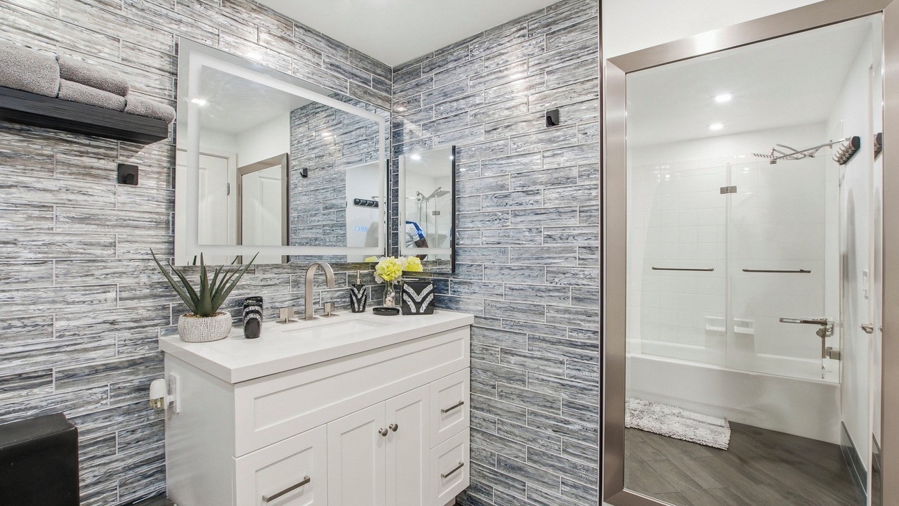 Photo of Bathroom in Smart Corner