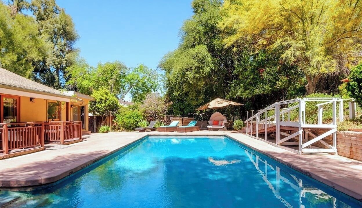 Photo of Outdoor in Woodland Hills