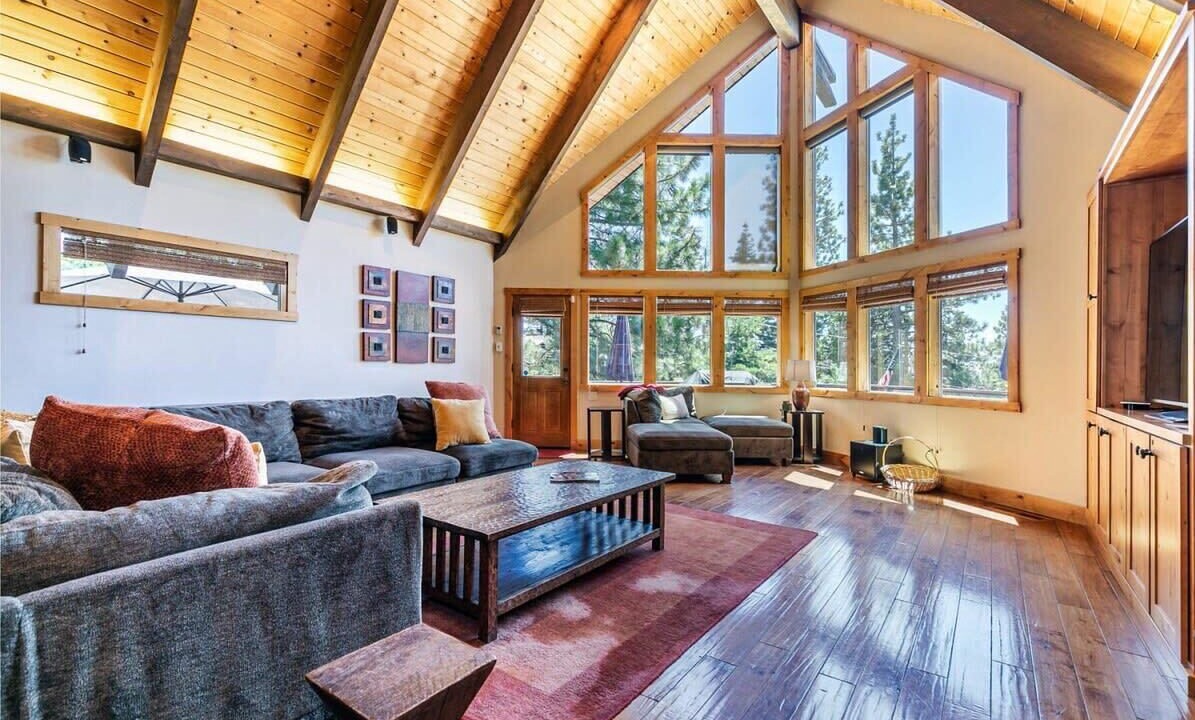 Photo of Bedroom in Lake Forest