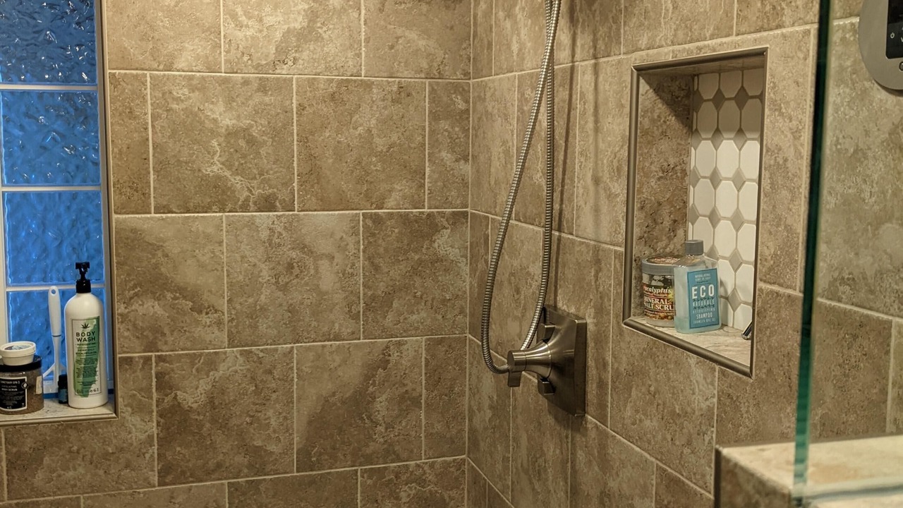 Photo of Bathroom in Lakeland Village