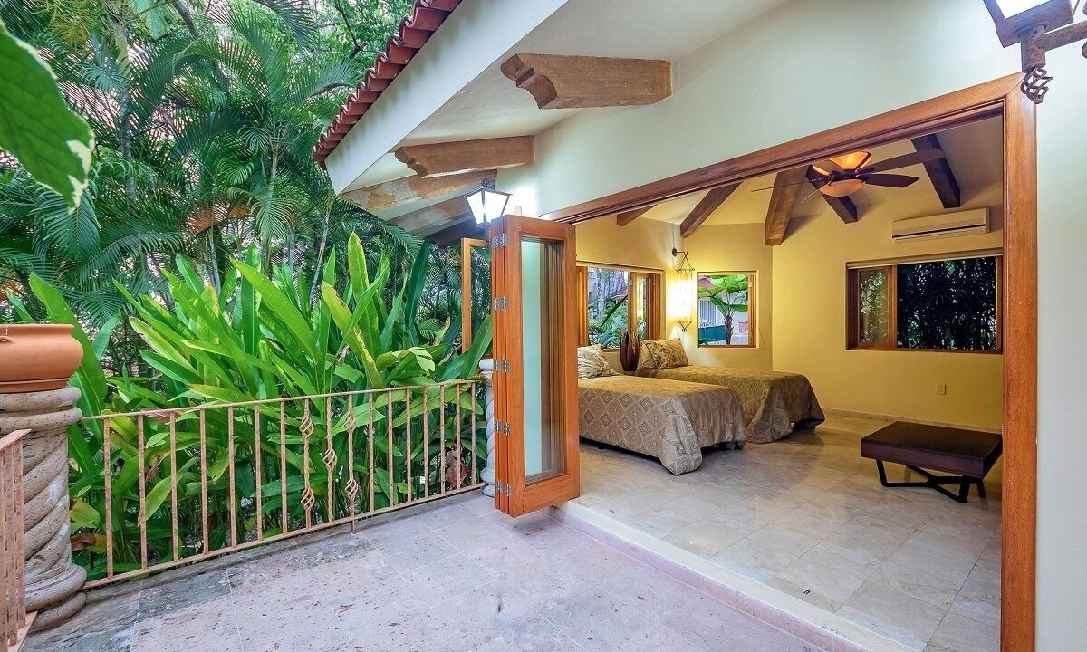 Photo of Patio Balcony in South Shore Hotel Area