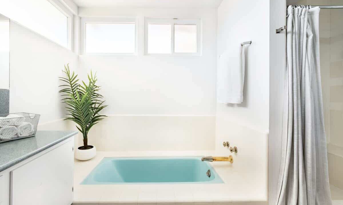 Photo of Bathroom in Ladera Heights
