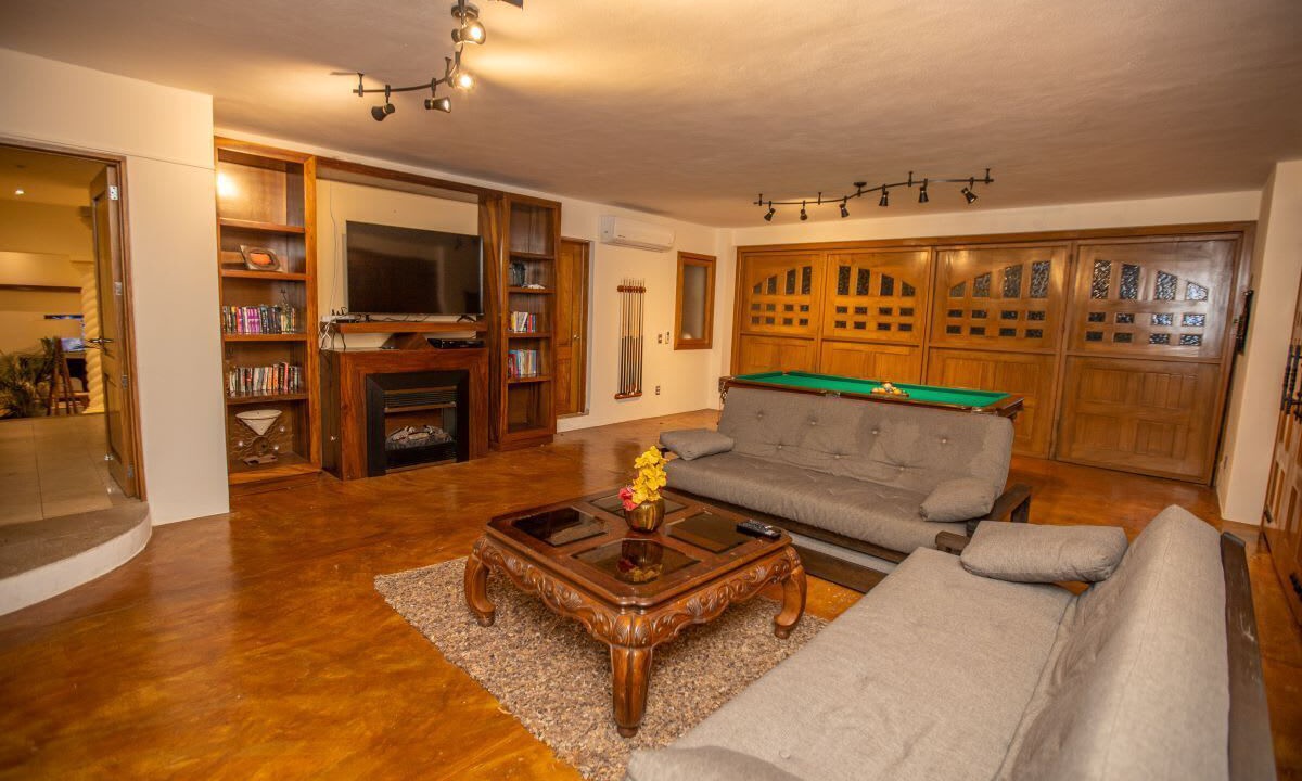Photo of Livingroom in South Shore Hotel Area