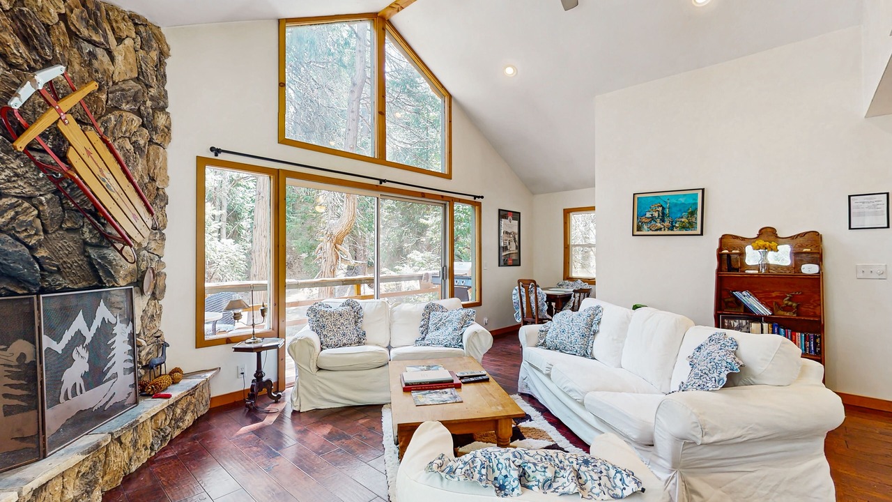 Photo of Livingroom in Cedar Glen