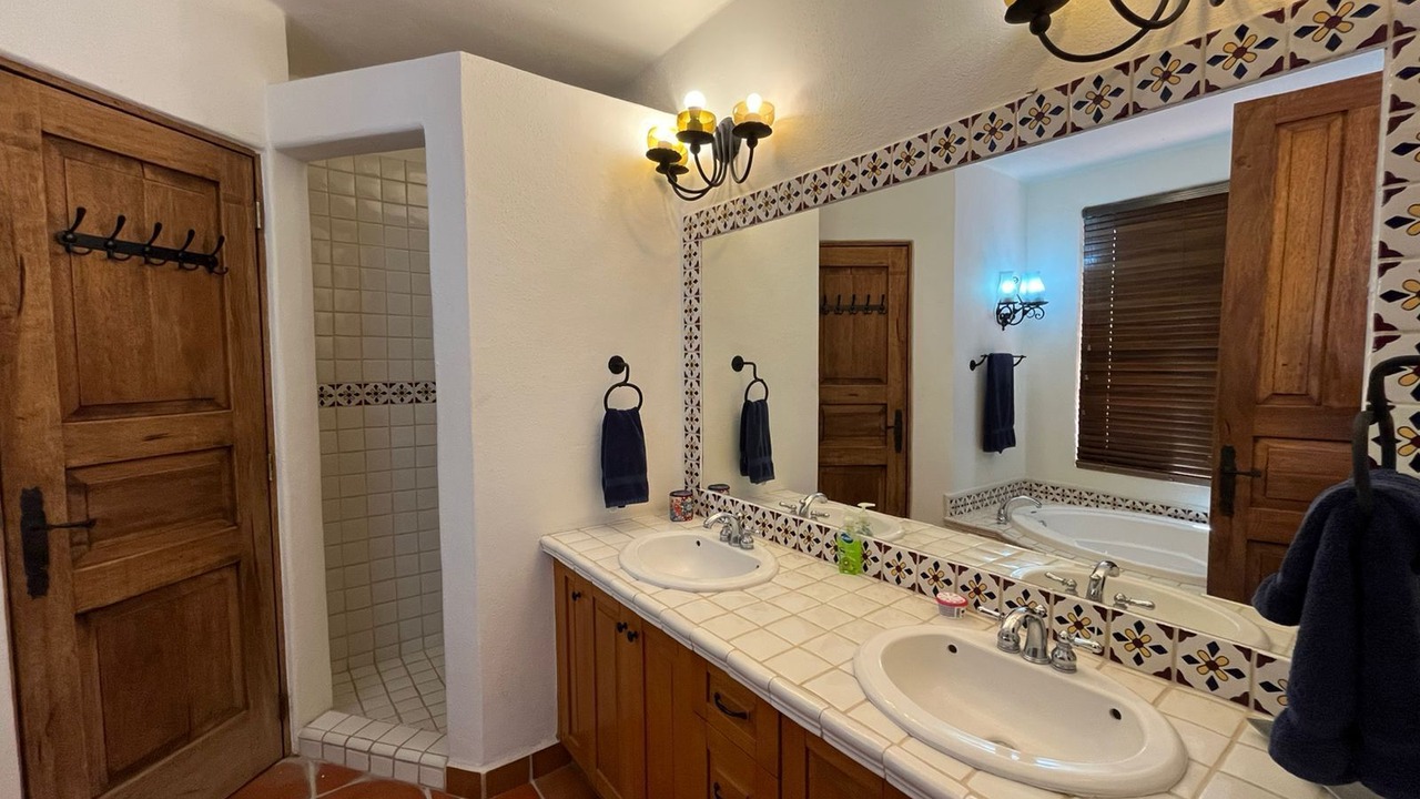 Photo of Bathroom in Nopolo