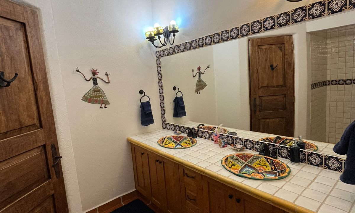 Photo of Bathroom in Nopolo