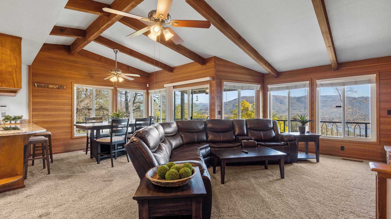Photo of Livingroom in Oroville East