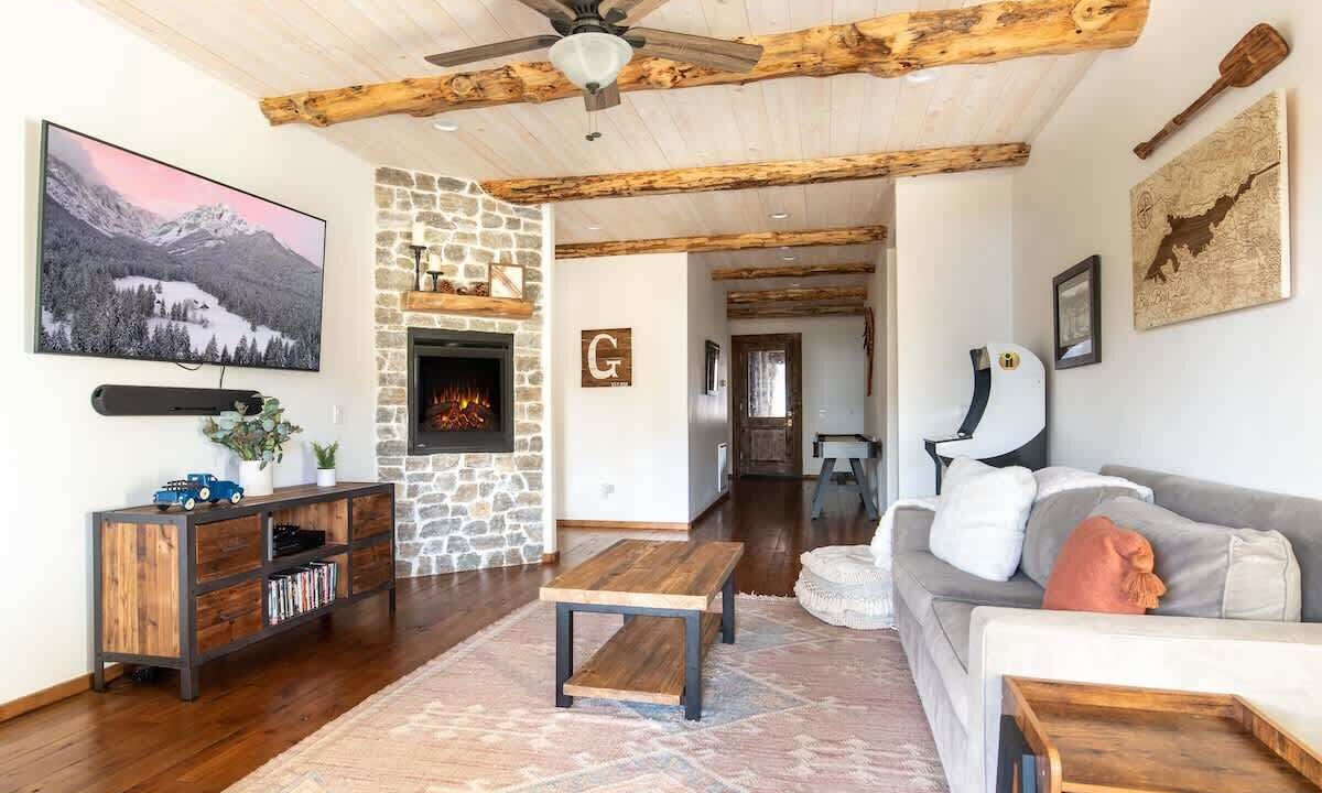 Photo of Livingroom in Upper Moonridge