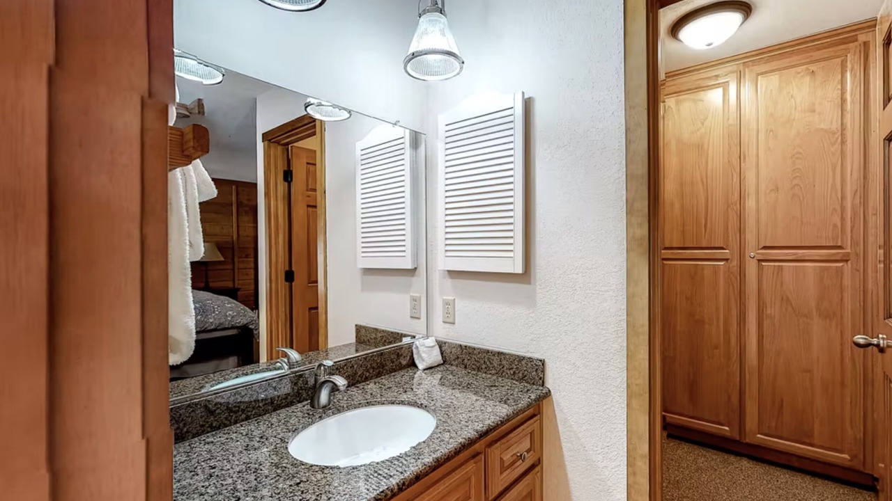 Photo of Bathroom in Lakeshore