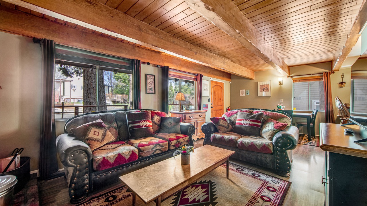 Photo of Livingroom in Cedar Glen