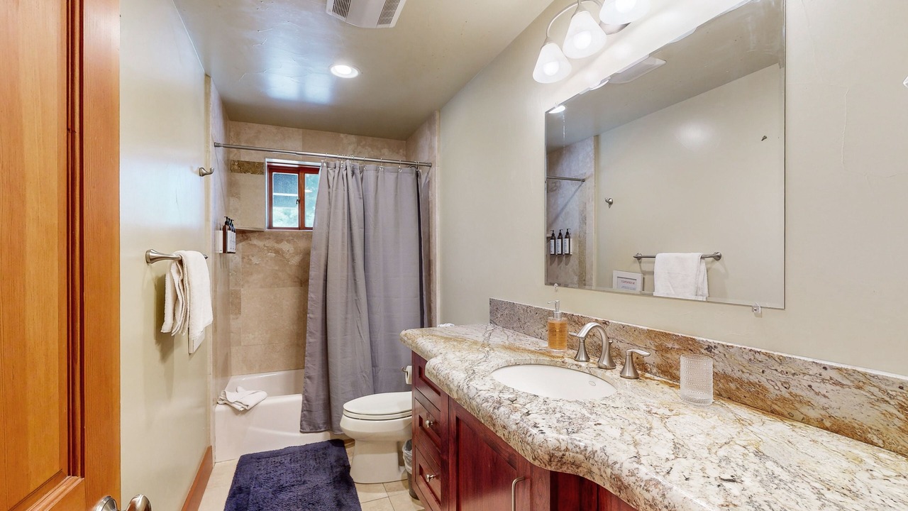 Photo of Bathroom in Country Club Estates