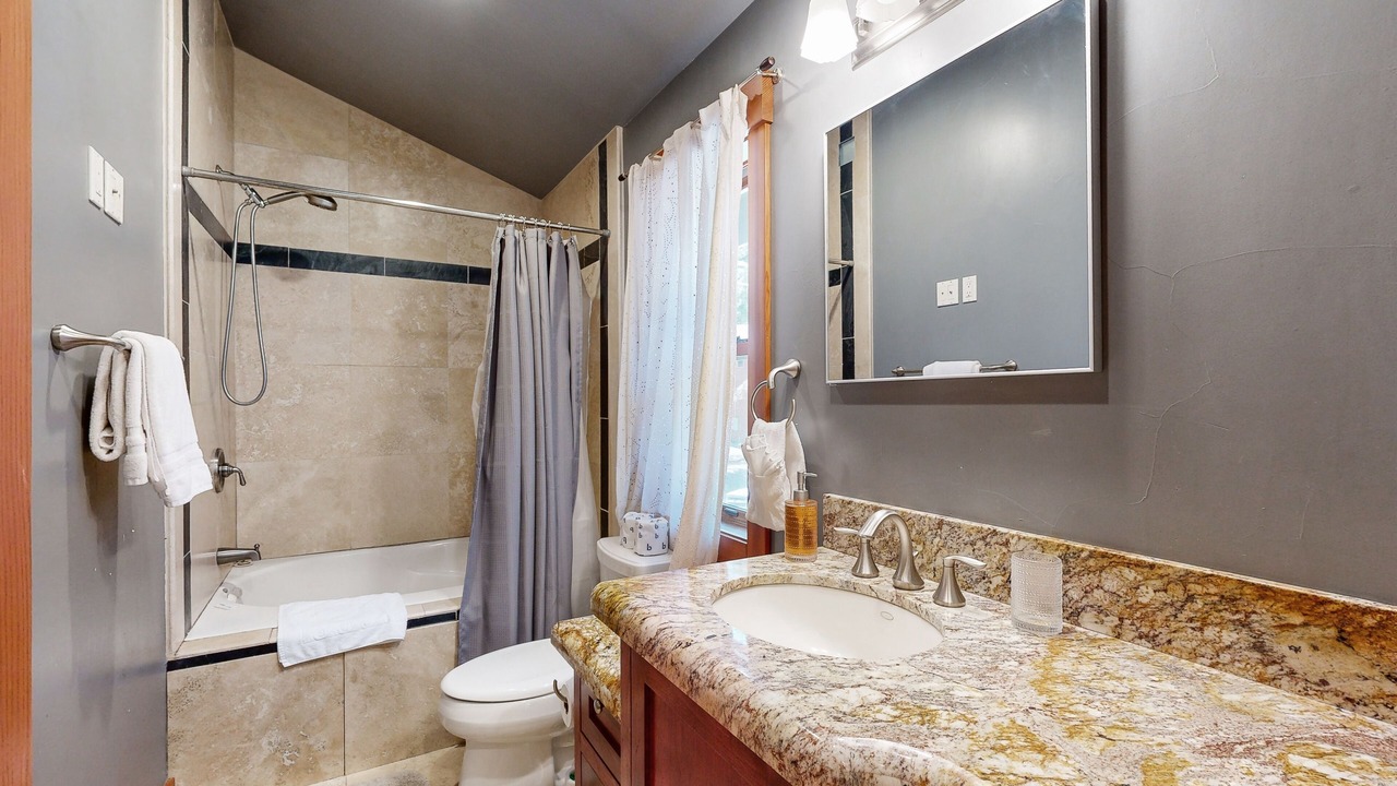 Photo of Bathroom in Country Club Estates