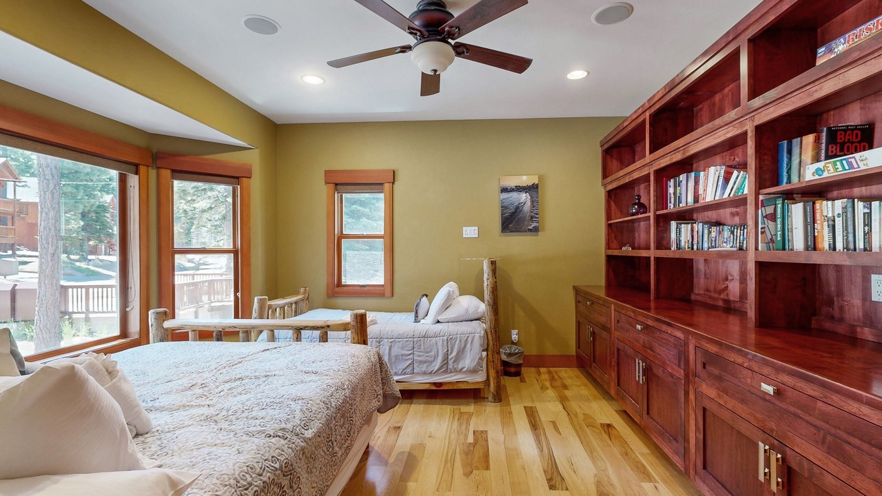 Photo of Bedroom in Country Club Estates