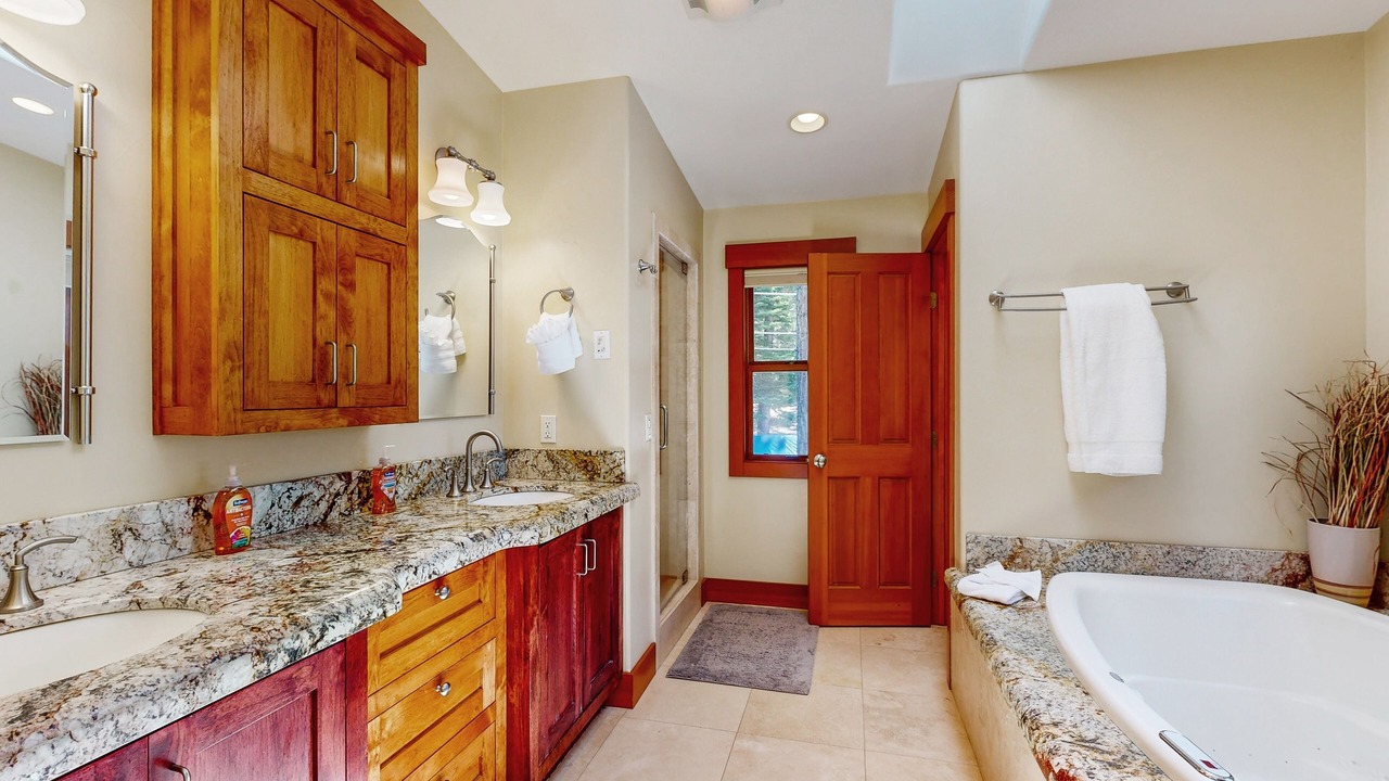 Photo of Bathroom in Country Club Estates
