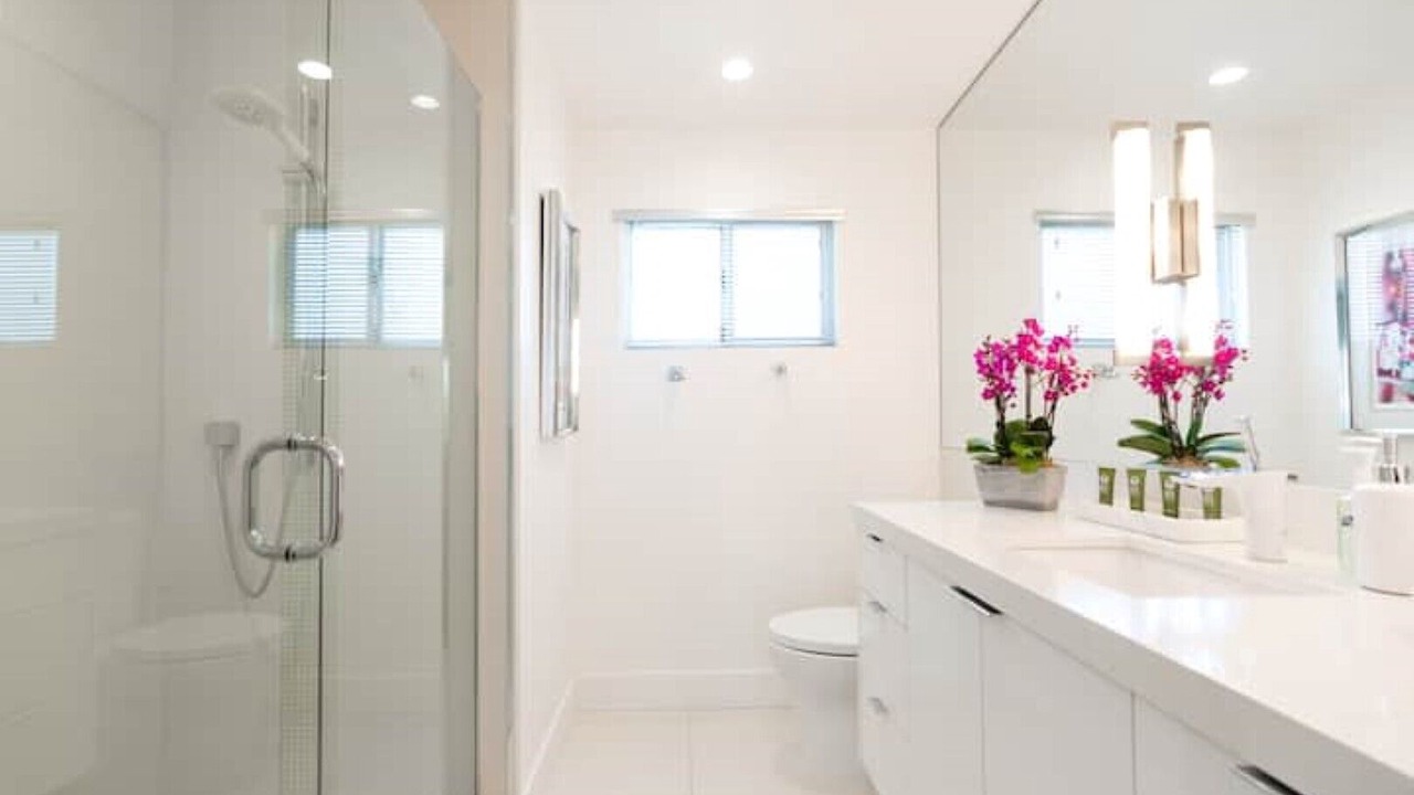 Photo of Bathroom in Historic Tennis Club