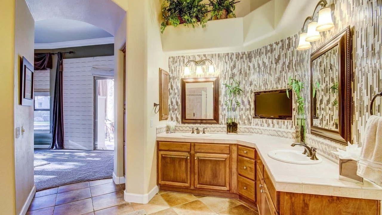 Photo of Bathroom in Pinnacle Reserve East